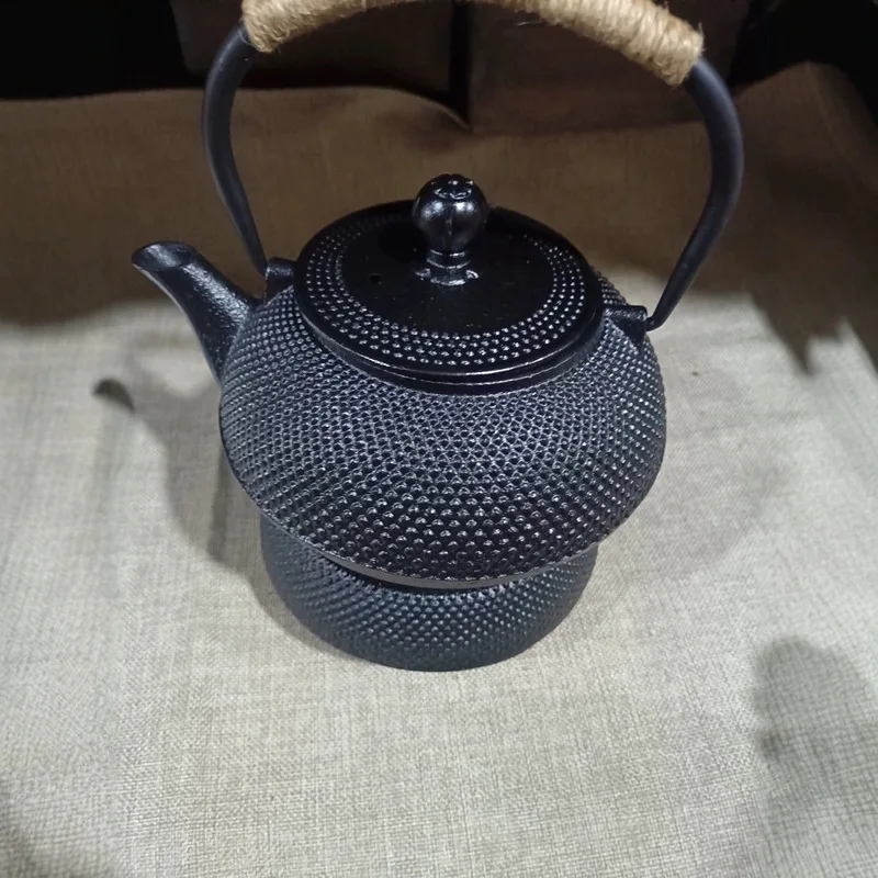 Antique cast teapot, large-capacity iron kettle boiling water and brewing tea, suitable for charcoal stoves, a craft it