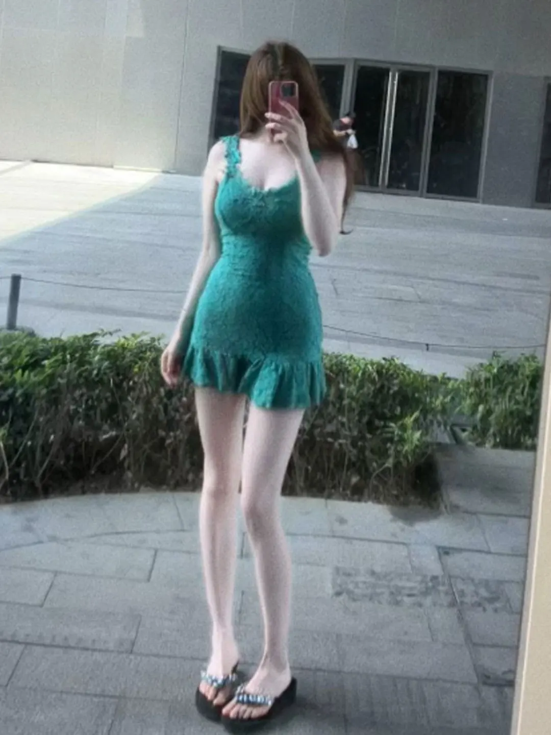 

Unique Elegant V-neck Waist-cinched Slim-fit Halter Dress Fashionable Lady's Dress Summer City Commute Street Style Office Wear