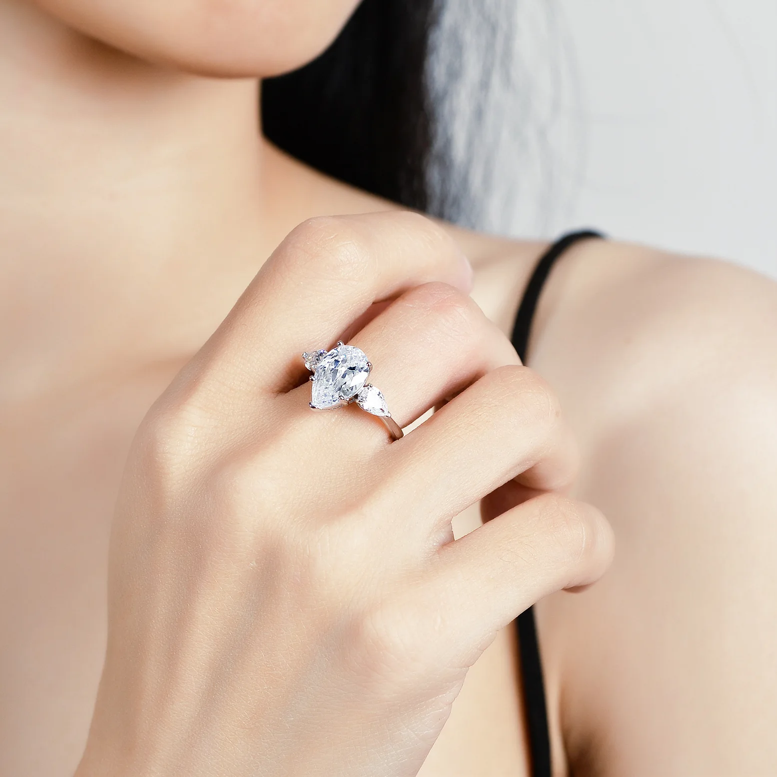 Platinum moissanite diamond women's ho set shaped pear shaped teardrop 4 carat ring