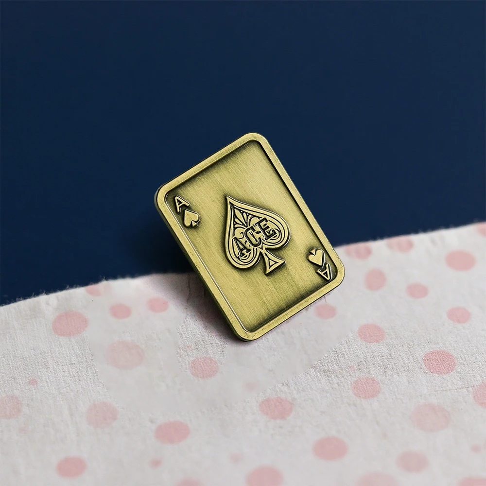 Retro-Metall-Spielkarten-Brosche mit Pik-Ass, schlichtes Abzeichen im Casino-Stil, Persönlichkeit, Metallnadel, Rucksackzubehör, Geschenk – Detail 5