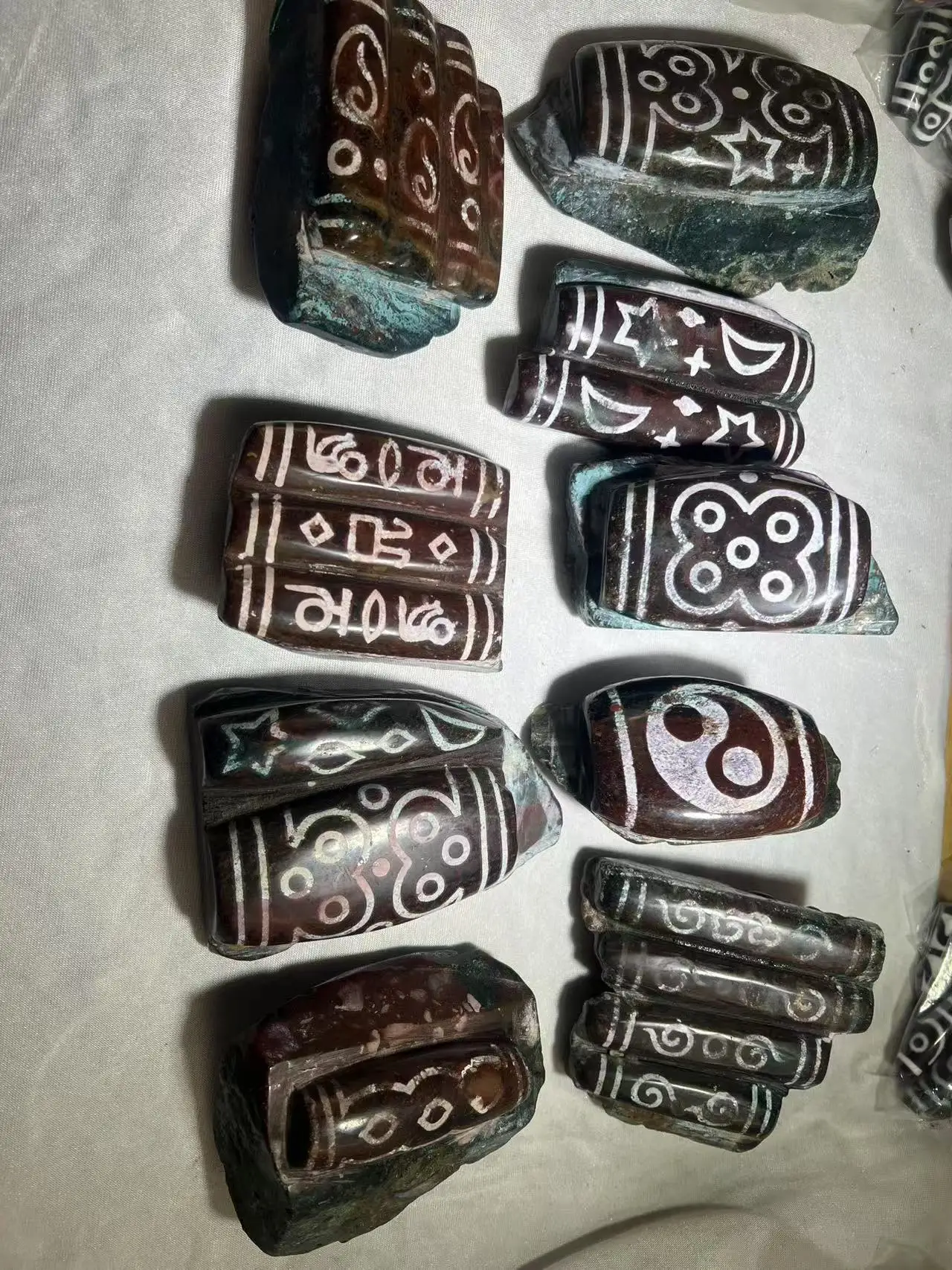 1 пакет/лот натуральный агат Xiangxiong cinnabar dzi украшения лечебный медитация тотемный Агат Дзи чудесный дзи на камне