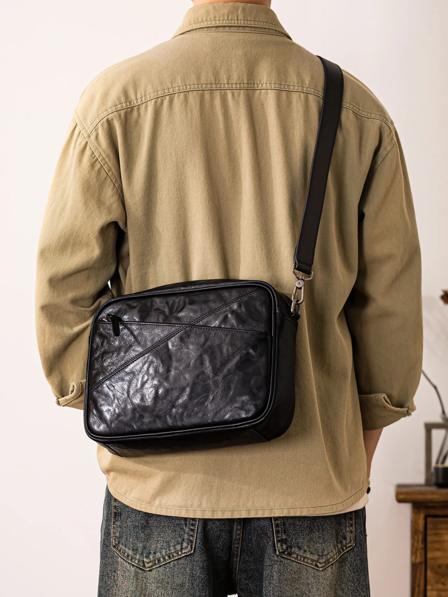 

Мужская сумка-мессенджер из натуральной кожи ручной работы, дизайнерская, повседневная, люксовая, из натуральной коровьей кожи, черная, через плечо.