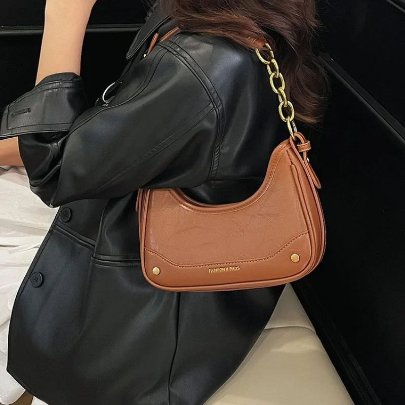 

Trendy Minimalist Crossbody Handbag For Women Luxury Designer Large Capacity Elegant Leather Diaper Bag For Commuter Shopper