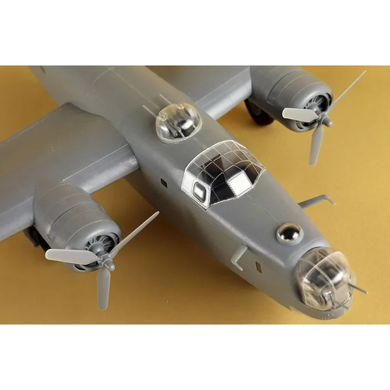 1/48 HobbyBoss US B-24J Liberator Bomber Aircraft Plastic Static Plane Model Kit