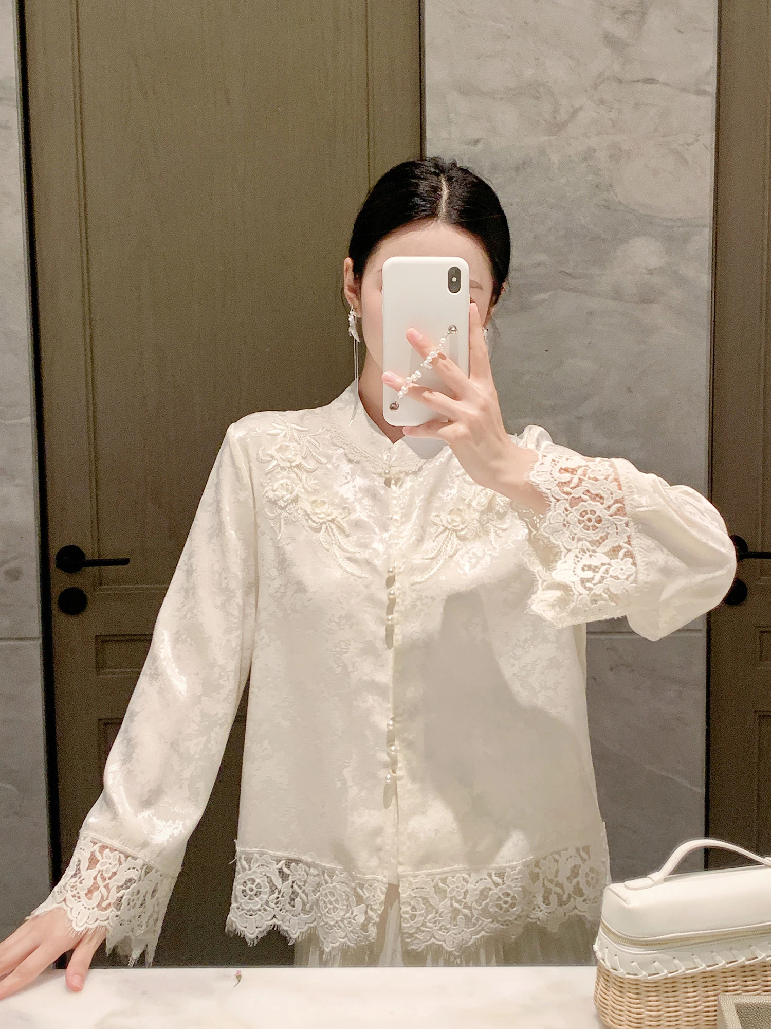 

Женская блузка Gogos Home с кружевной отделкой и вставками, весна 2026, новая коллекция, с объемной вышивкой, универсальная, с декоративными кружевными цветами