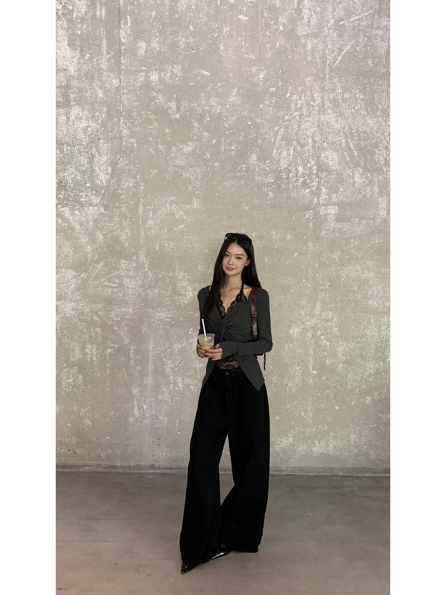 Red Celebri Long Sve Base irt Damen 2025, neues Initial-Herbst-koreanisches SLE-Spitzen-T-Shirt, gefälschtes zweiteiliges Spicy Girl-Top