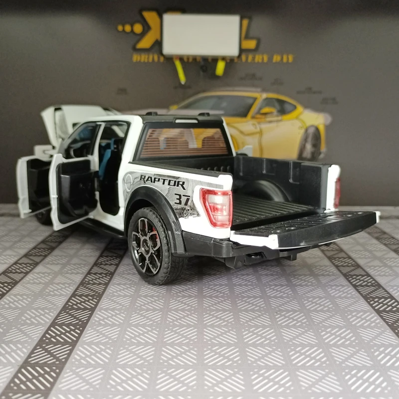 Simulación 1:20 Ford Raptor F-150 modelo de coche de aleación, puertas y capó de motor, el maletero se puede abrir, camioneta de vehículo todoterreno