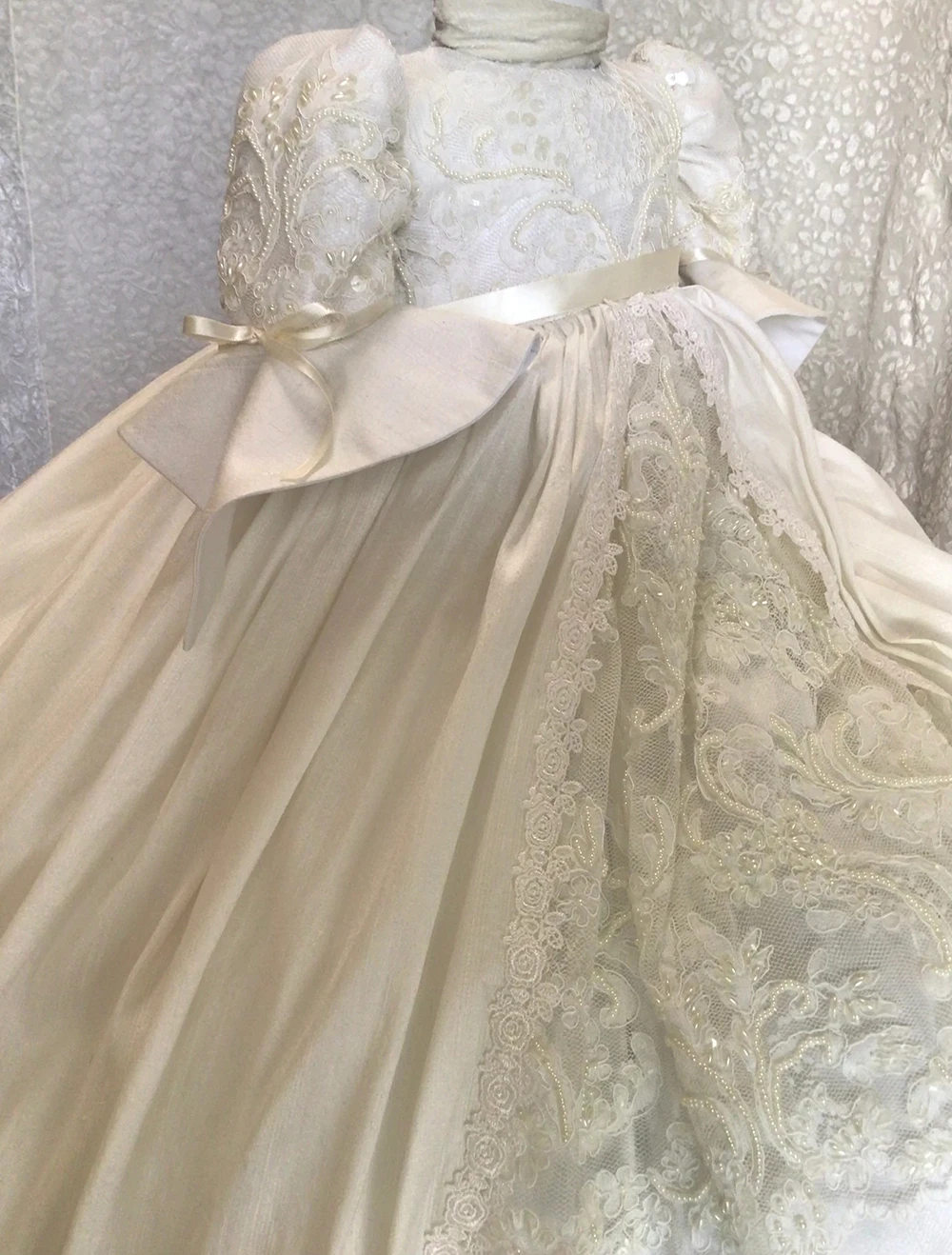 Luxurious Baby Christening Gown Puff Sleeve Beaded Sequins Lace Applique Bonnet Baptism Dress Set Custom Infant Ceremony Wear