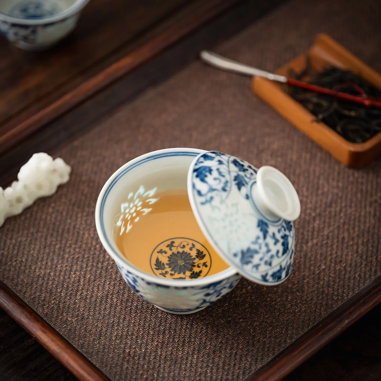 High-End Jingdezhen Blue and White Interlock Branch Hover Two Tureen Not Hot Tea Brewing Bowl Household Ceramic Cup Large