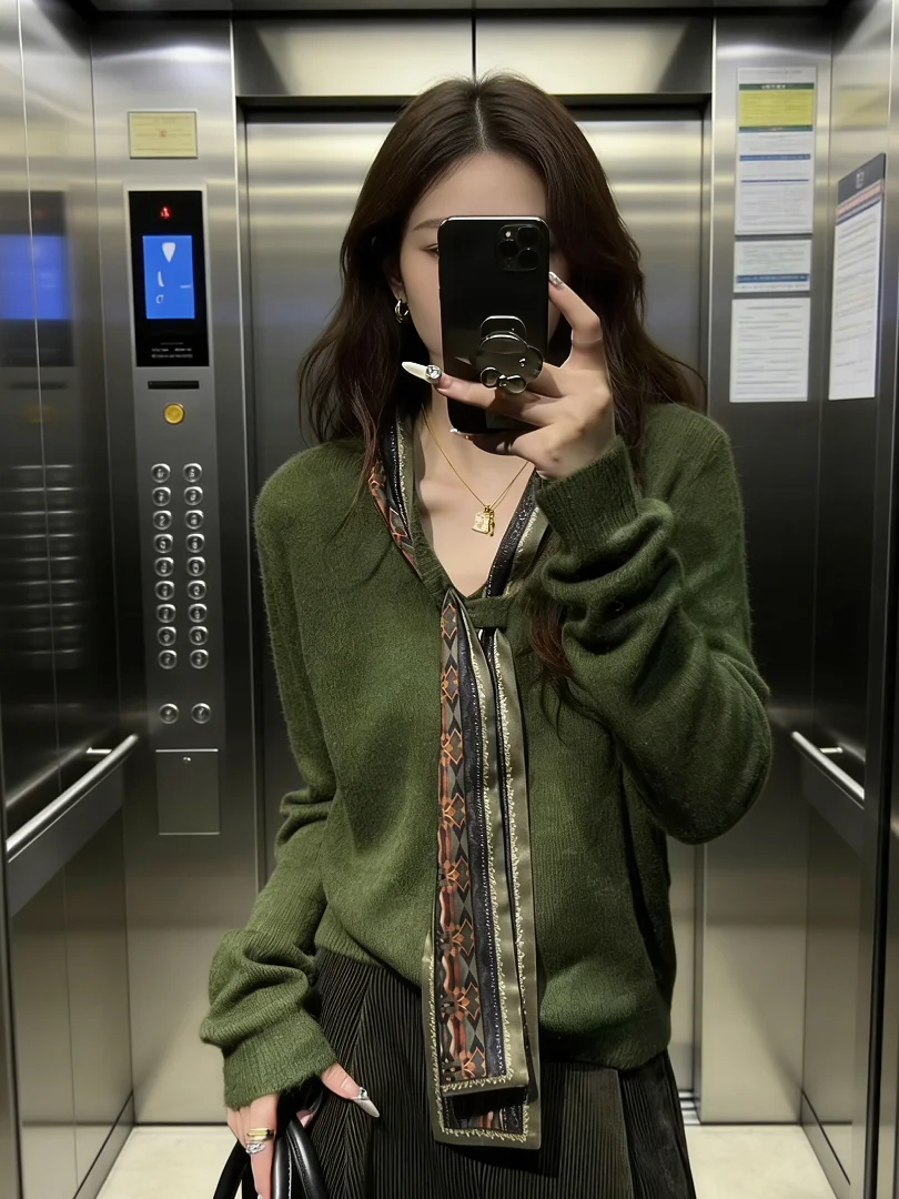 

Laid-ba Sle een V-ne Knitted Sweater Loose Fit Comfortable Korean Version Soft Material Long Sve Daily Wear