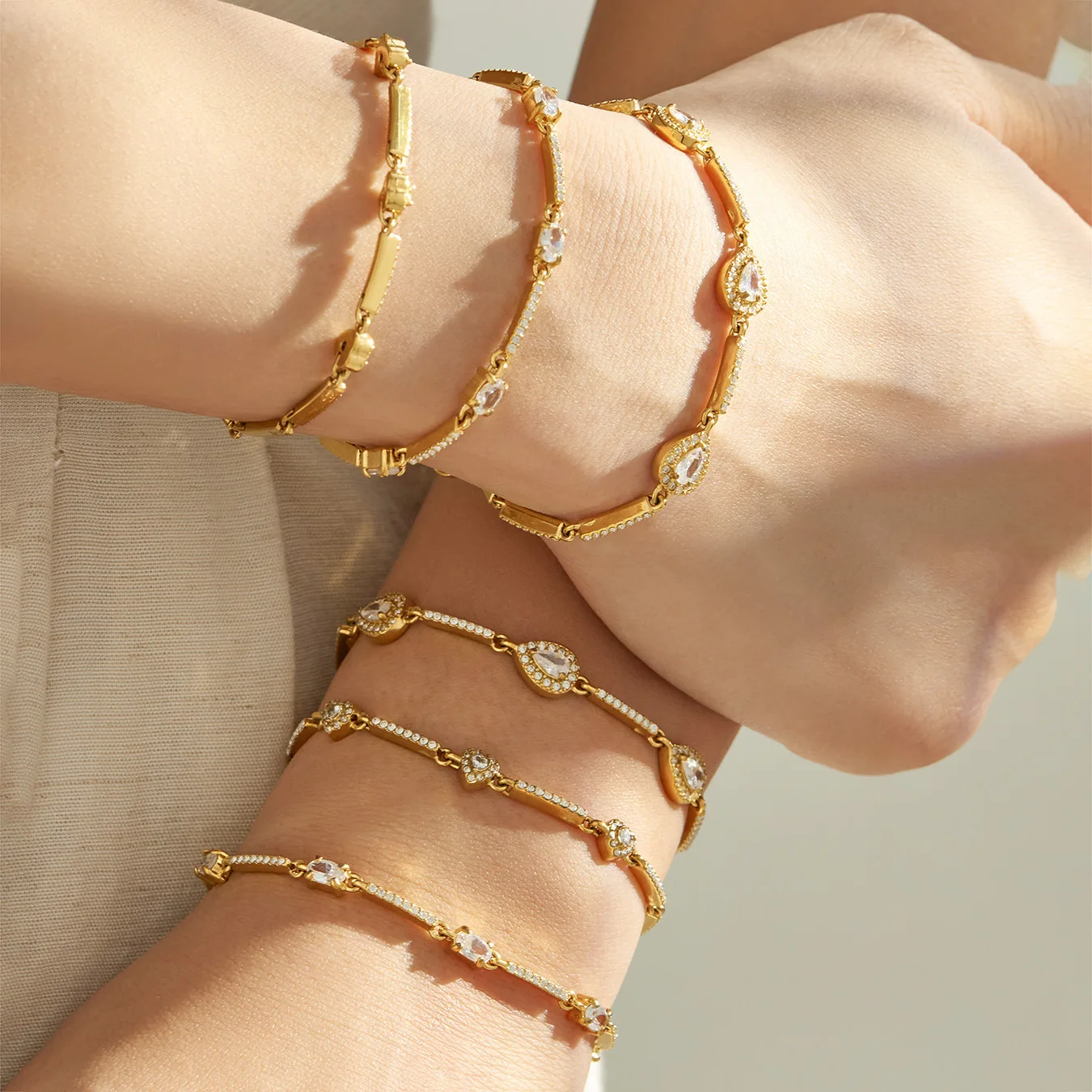 Funkelndes CZ-Armband, Edelstahl-Kettenarmband, quadratisches Herz-Tropfen-Zirkon-Armband, 18k vergoldete Armbänder für Damen – Detail 2