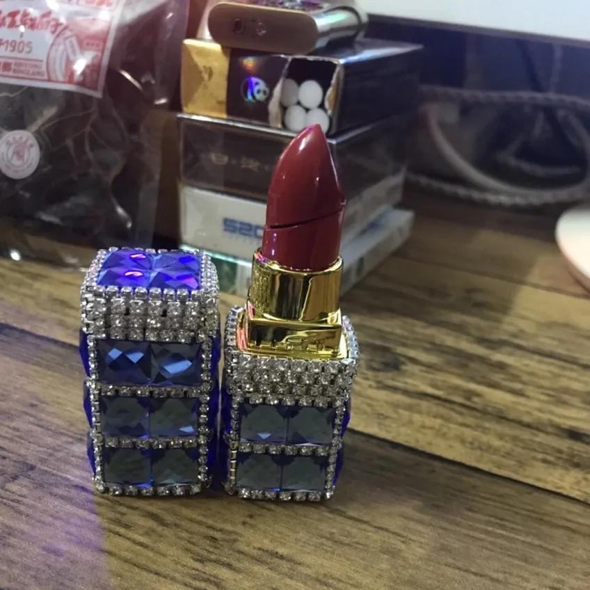 Fashion Lipstick Rhinestone Lighter Classic Open Flame Butane Inflatable Lighter Smoking Gadgets Beautiful Ladies Lighter Gifts