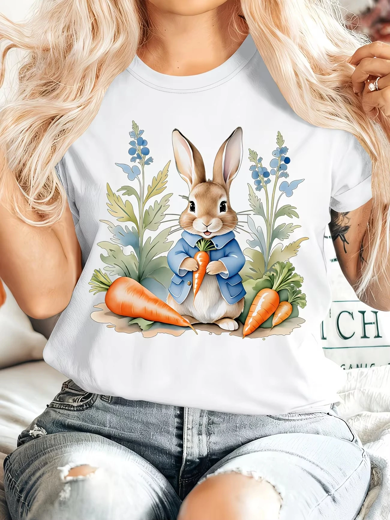 

Футболки с принтом кролика, держащего морковку, среди цветов, больших размеров, летние, высококачественные, с коротким рукавом, повседневные пуловеры