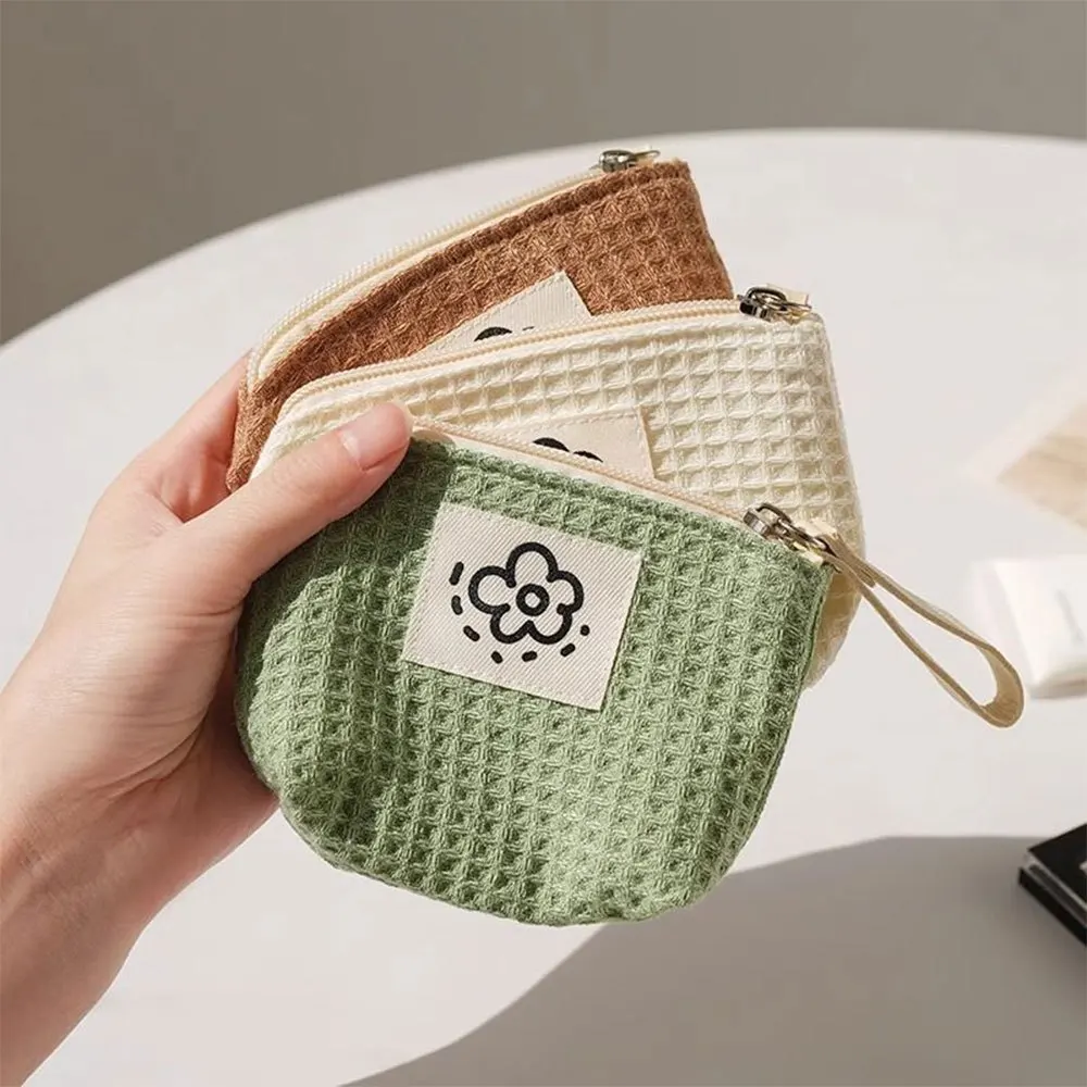 Mini bolsa de maquiagem fofa com flor pequena, bolsa de moedas com padrão de waffle simples e elegante, bolsa de higiene portátil para guardanapo sanitário com batom