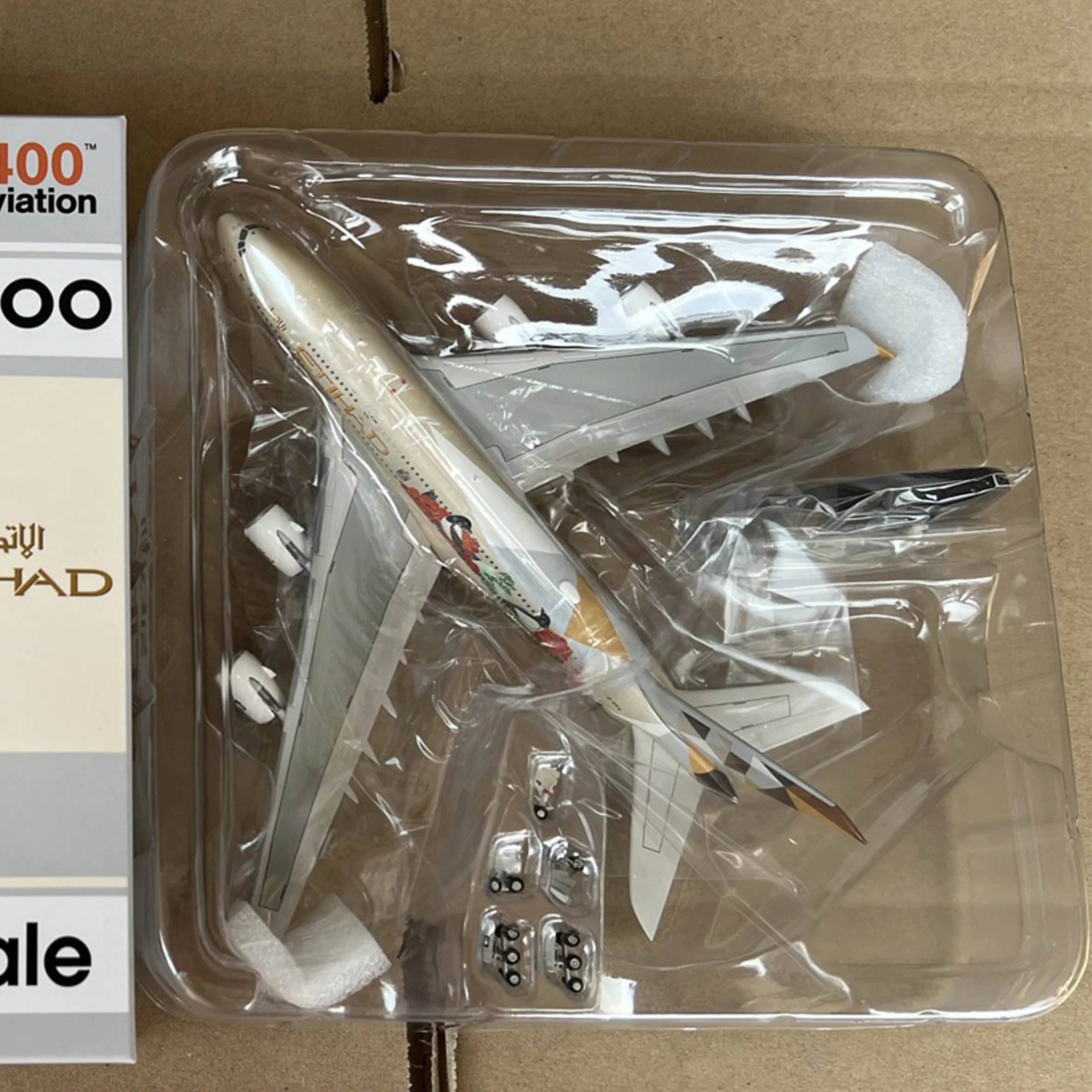 نموذج طائرة AV4293 1/400 Etihad A380 A6-APD (مطلي كوري) نموذج طائرة معدات الهبوط من سبيكة قابلة للفصل