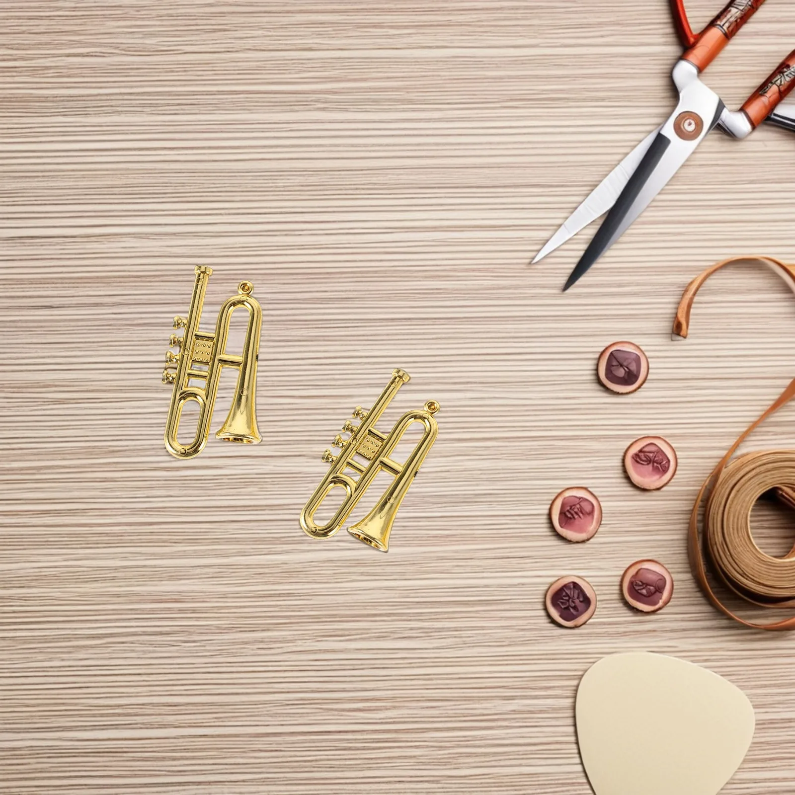 

20Pcs Mini Saxophone Ornaments Realistic Musical Instrument Decorations DIY Christmas Wreath Supplies Tiny Music Themed Hanging