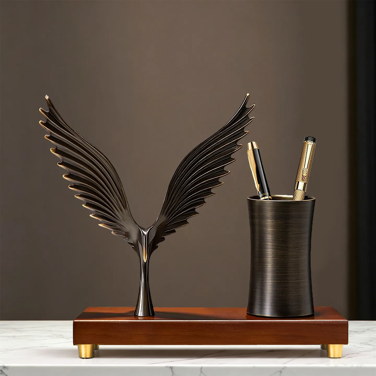 LMM Dapeng wing spreading office ornament leading high-end desk copper decorative pen holder