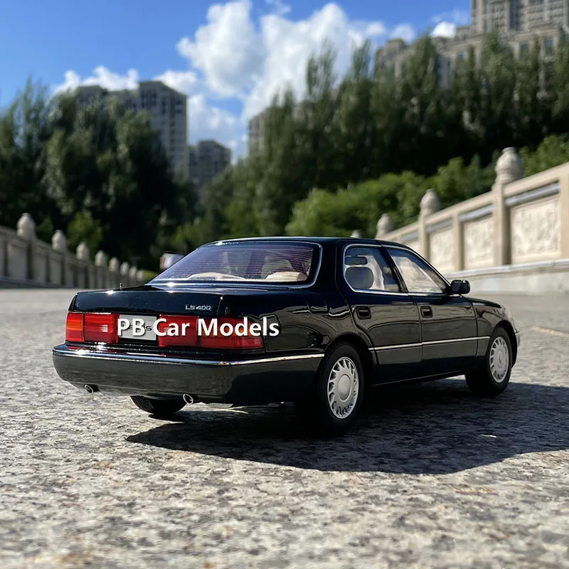 Xiaoguang Alloy Fully Open 1:18 LS400 Car Model