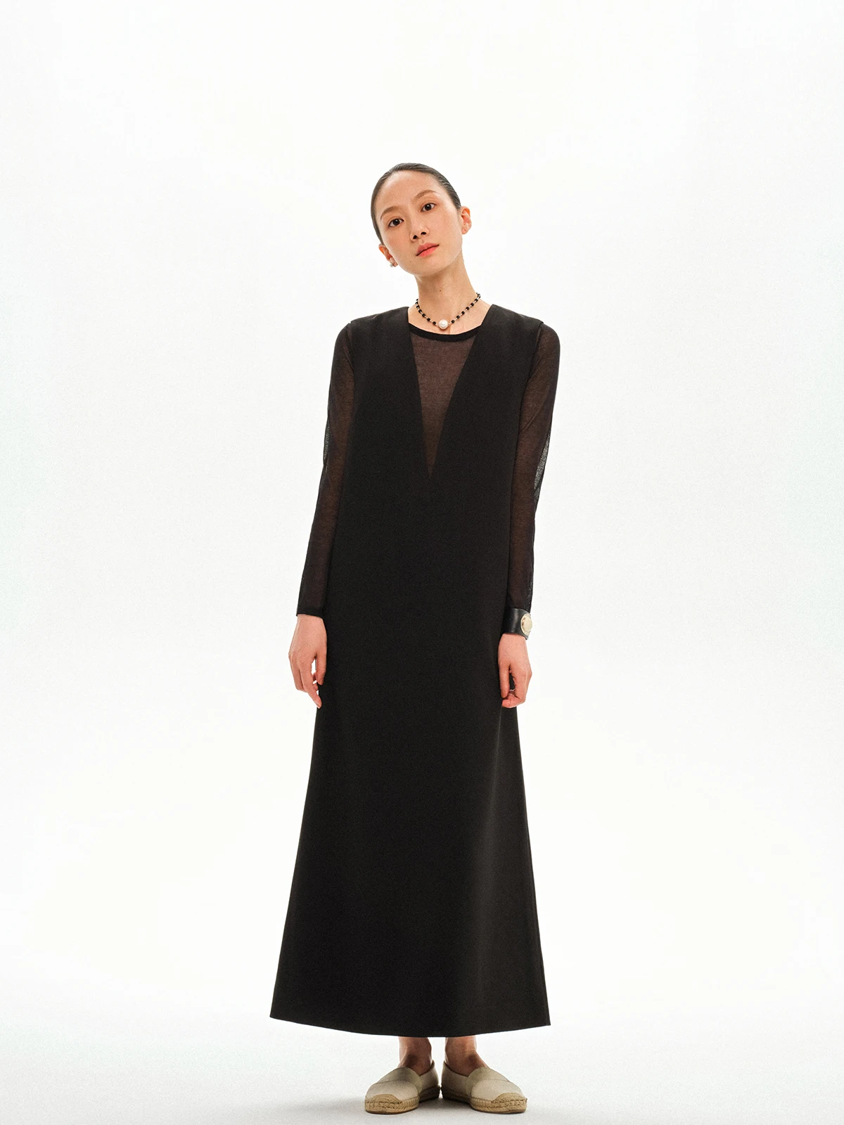 

Новинка осени: Элегантное простое черное длинное платье А-силуэта с V-образным вырезом для женщин от Lin Zhi – премиум-класс