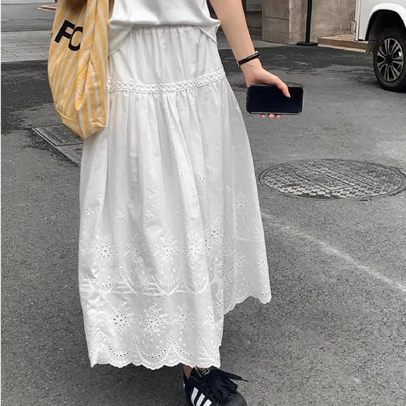 Francuska delikatna haftowana koronkowa długa spódnica damska 2025 Wiosna Lato Wszechstronne duże spódnice z wysokim stanem Nowość