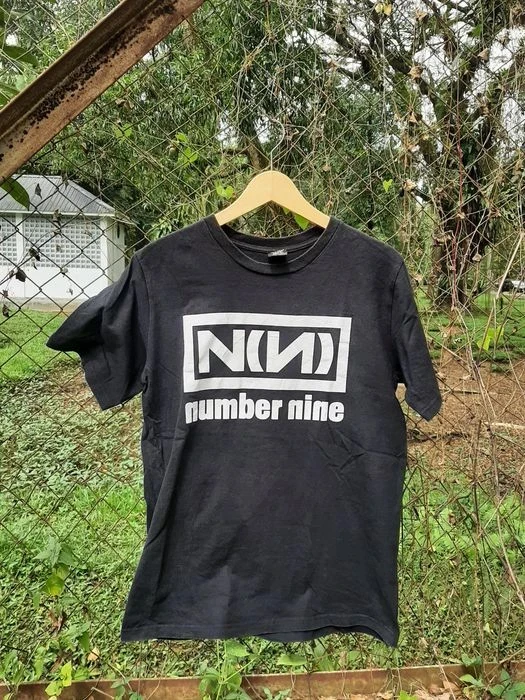 Camiseta Básica Preta com Estampa American Numbered (N) Ine Nine Inch Nail, Nova Edição de Verão, Moda Retrô, Streetwear Masculino e Feminino