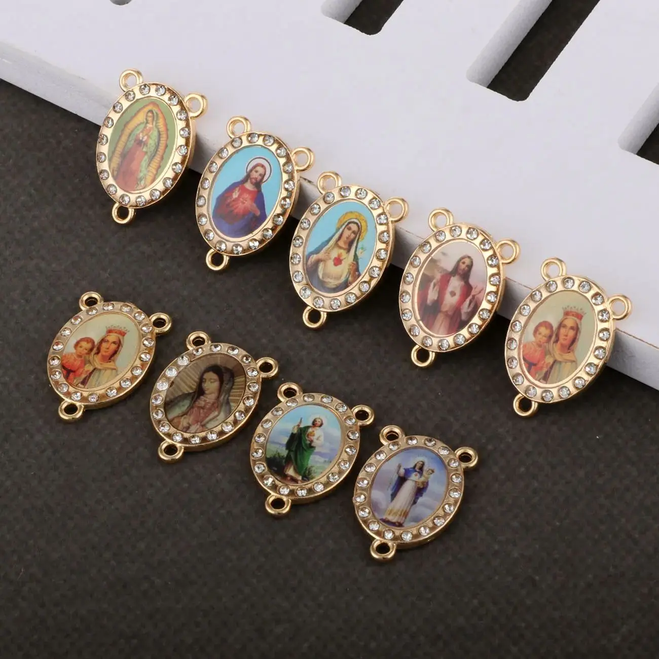 20 piezas icono cristiano aleatorio patrón Saint Jude centros de mesa cristal corazón sagrado Jesús Rosario parte para accesorios de joyería DIY