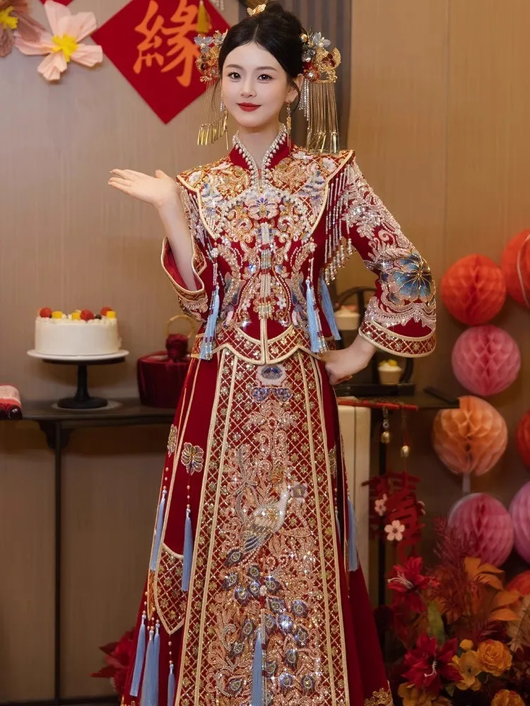 

Large-sized wedding dress for brides Chinese-style phoenix crown red cape dragon and women