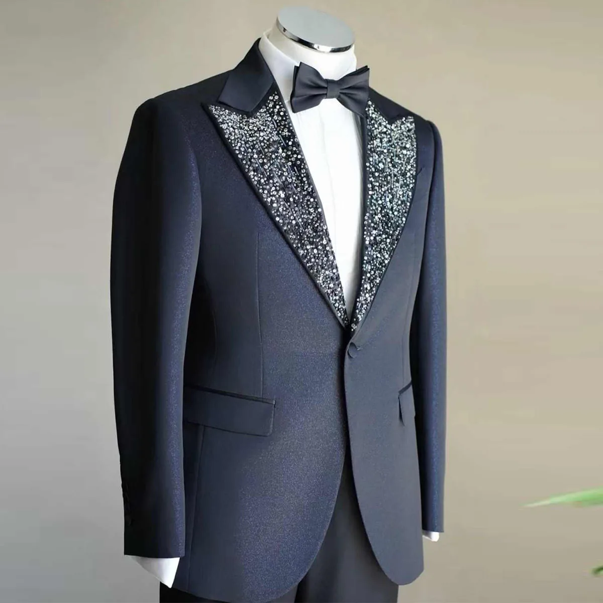 

Мужские свадебные костюмы оранжевого цвета, индивидуального пошива, с бриллиантовой вышивкой, 2-х предметный комплект, смокинг для жениха, пиджак и брюки, наряд для выпускного бала.