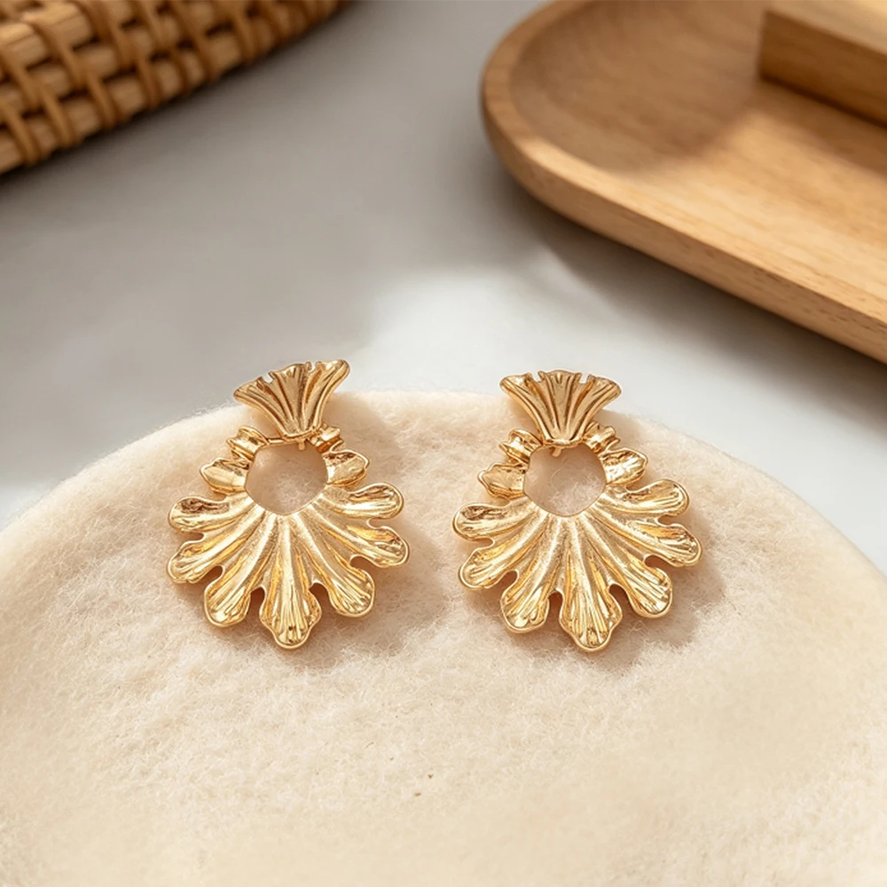 Vintage Embossed Fan-Shaped Flower Earrings, Matte Gold Hollow Flower Leaf Metal Earrings, Everyday Style Accessories