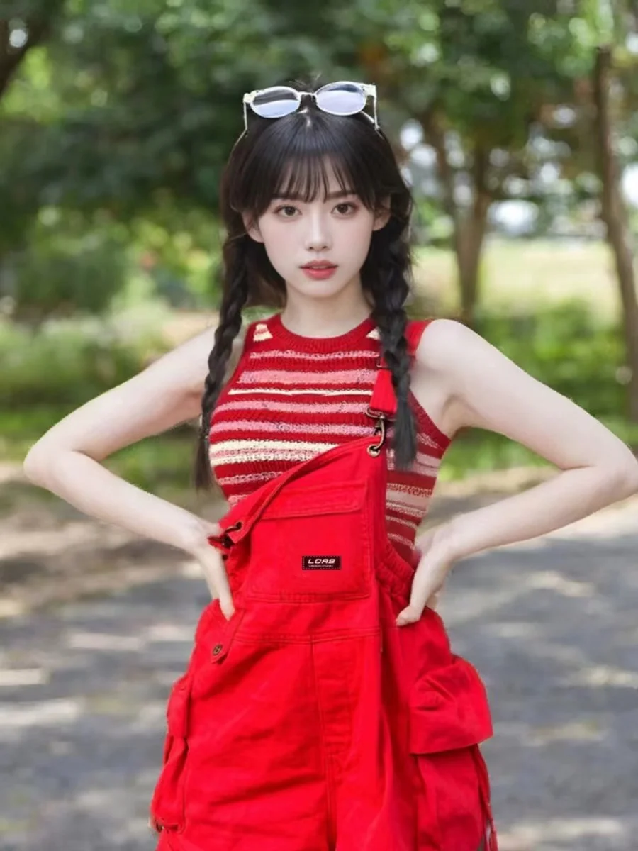 

Red overalls with shoulder straps, women's new sweet and spicy dopamine outfit for summer 2024, small jumpsuit shorts