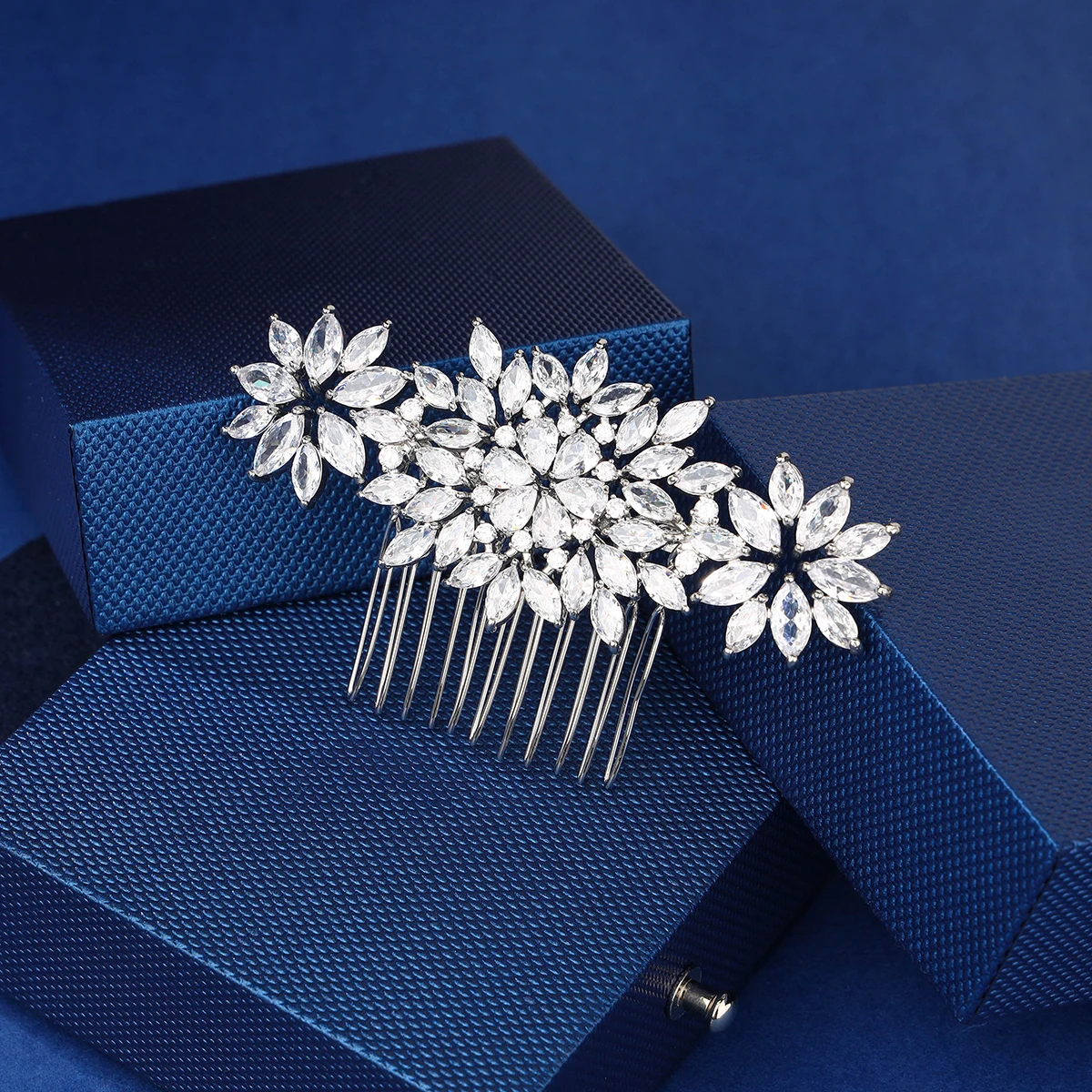 Wedding hair comb hair ornament with zircon bridal side comb, suitable for women and girls