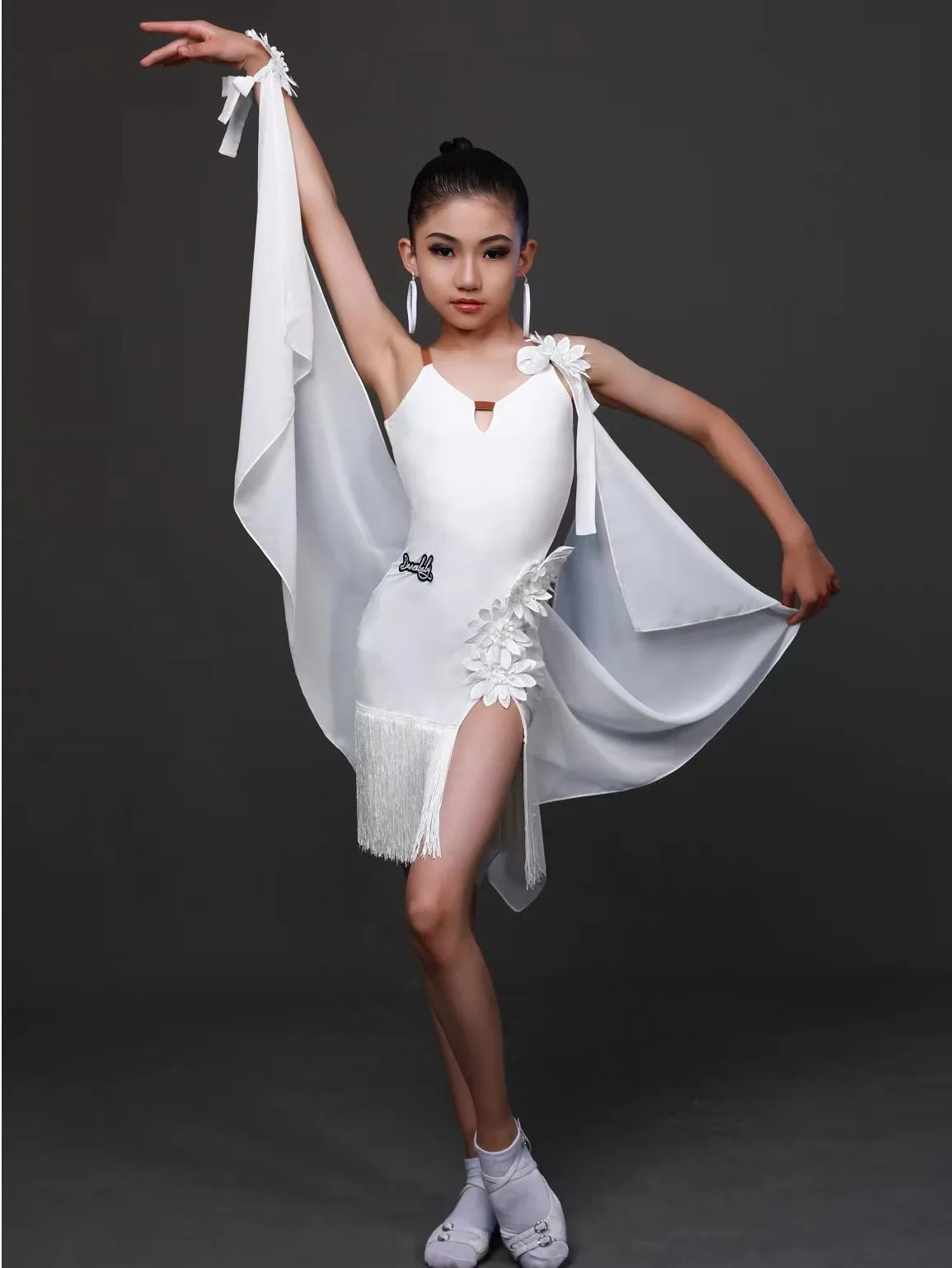 

2023 New Children's Latin Dancing Fringe Skirt Summer Suspender Girls Practice Dress Children's Competition Performance Costume