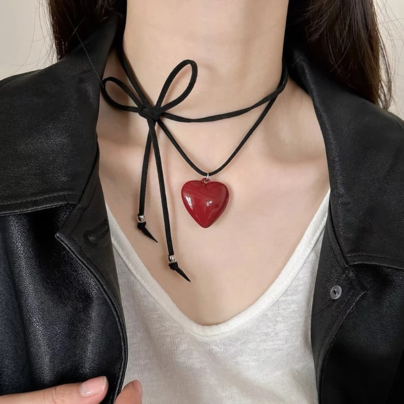 

Heart Necklace with Soft Velvets Adjustable Chain Stylish Neckchain Accessories Party Accessory for Fashion Enthusiasts