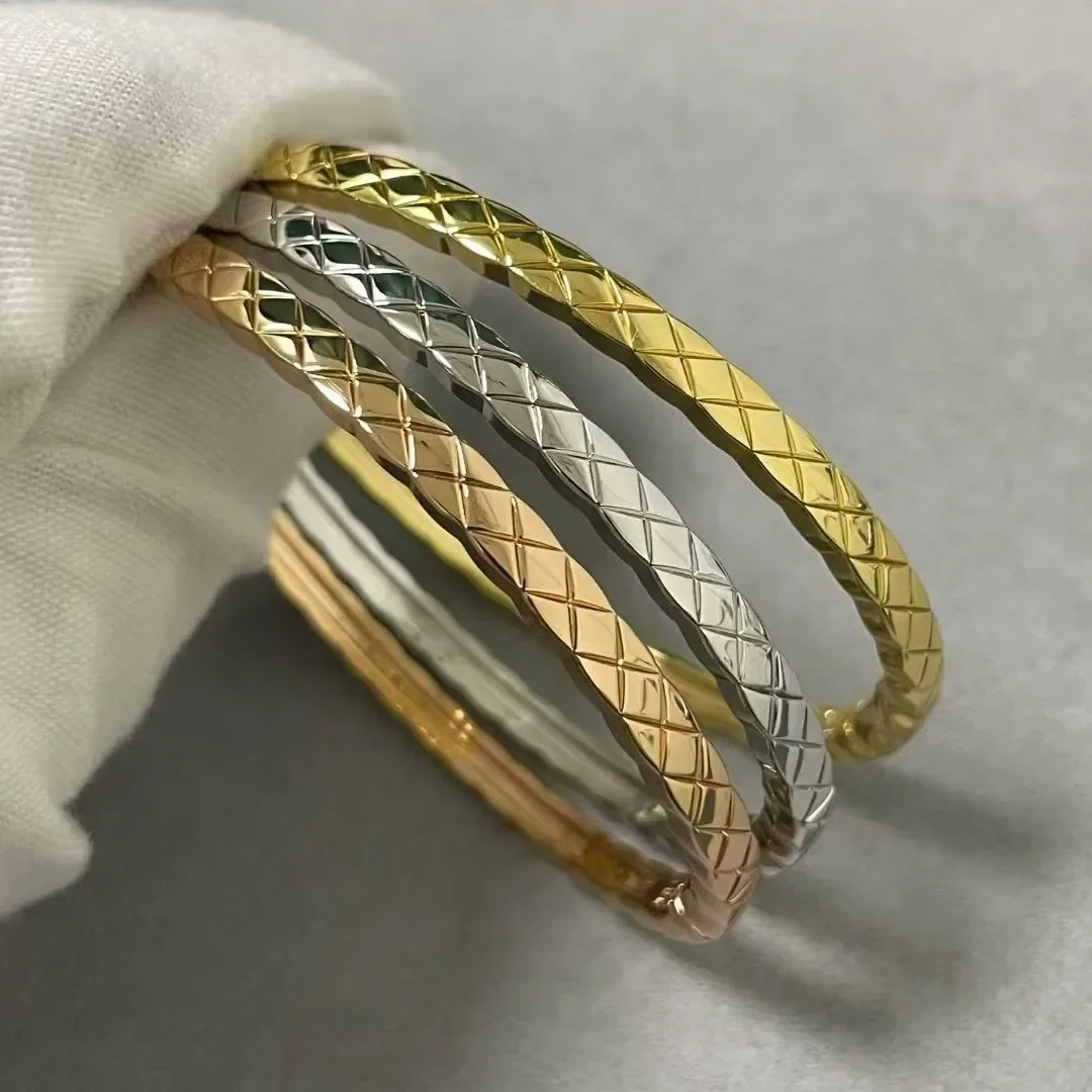 

2025 New 925 silver glossy diamond-shaped cross bracelet for women's daily wear, a light luxury jewelry gift for parties
