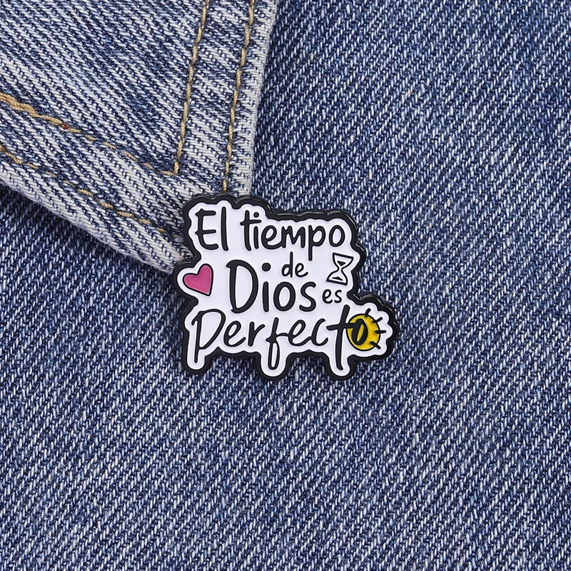 Rosa Schafe Jesus Glaube Brosche Emaille Pins EL SENOR ES MI PASTOR NADA ME FALTARA Broschen Revers Abzeichen Schmuck Geschenk für Freunde – Detail 9