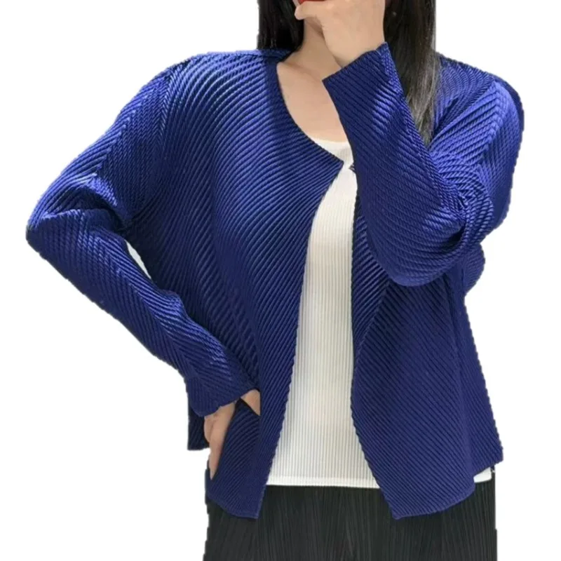 Twill Pleated Jacket Women 2026 Autumn New Design Small Turn-down Collar Buttonless Cardigan Slim Fit Versatile Outerwear Top