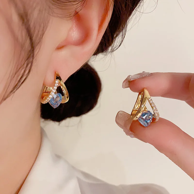 

High-quality Romantic Crystal Heart-shaped Gold Earrings In a Vintage and Simple Style Charming and Elegant Suitable for Girls