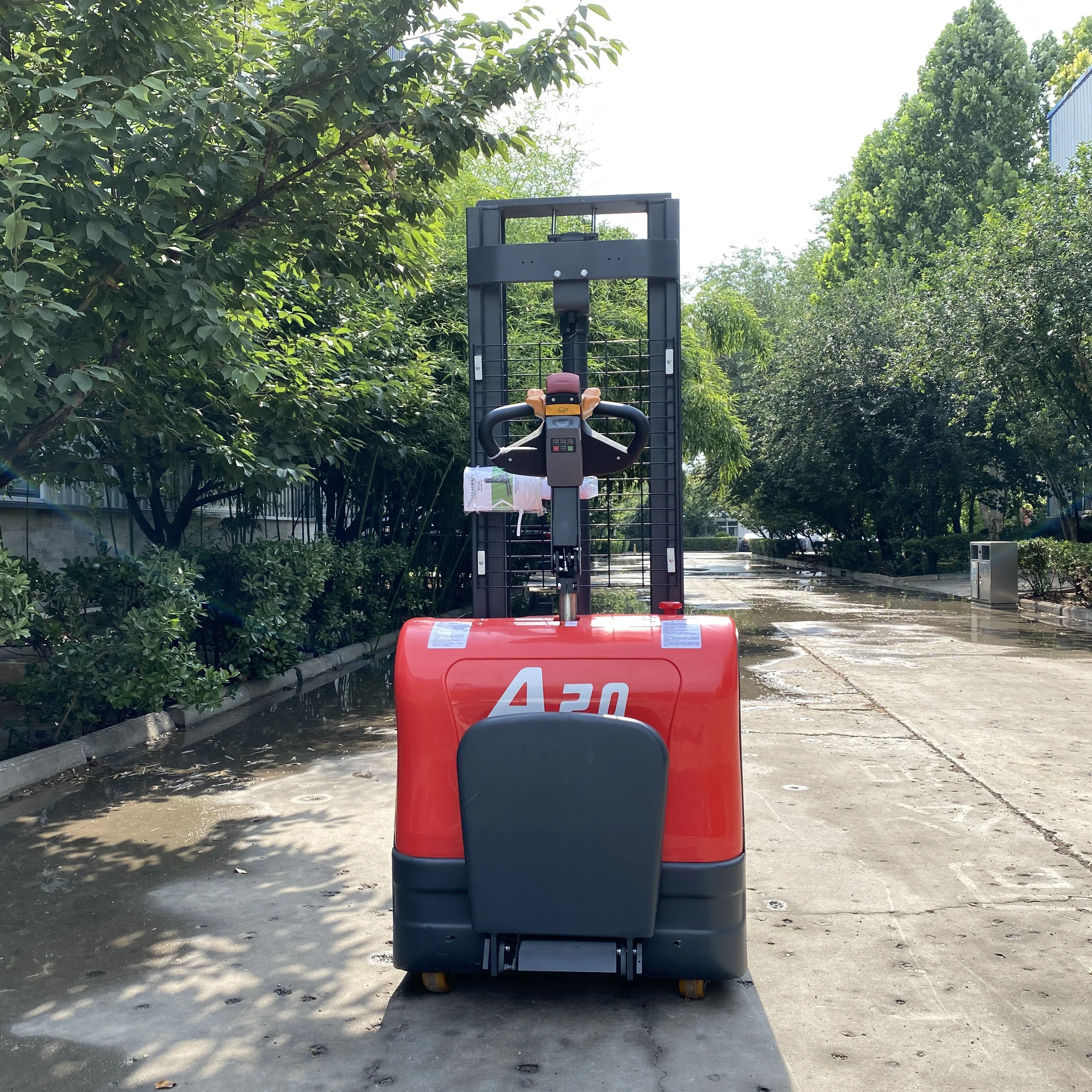 YG Customized Warehouse Stand 2 Ton Full Electric Pallet Stacker With Lifting Height 1.6-3m Solid Tires Lead-Acid Battery Two-St