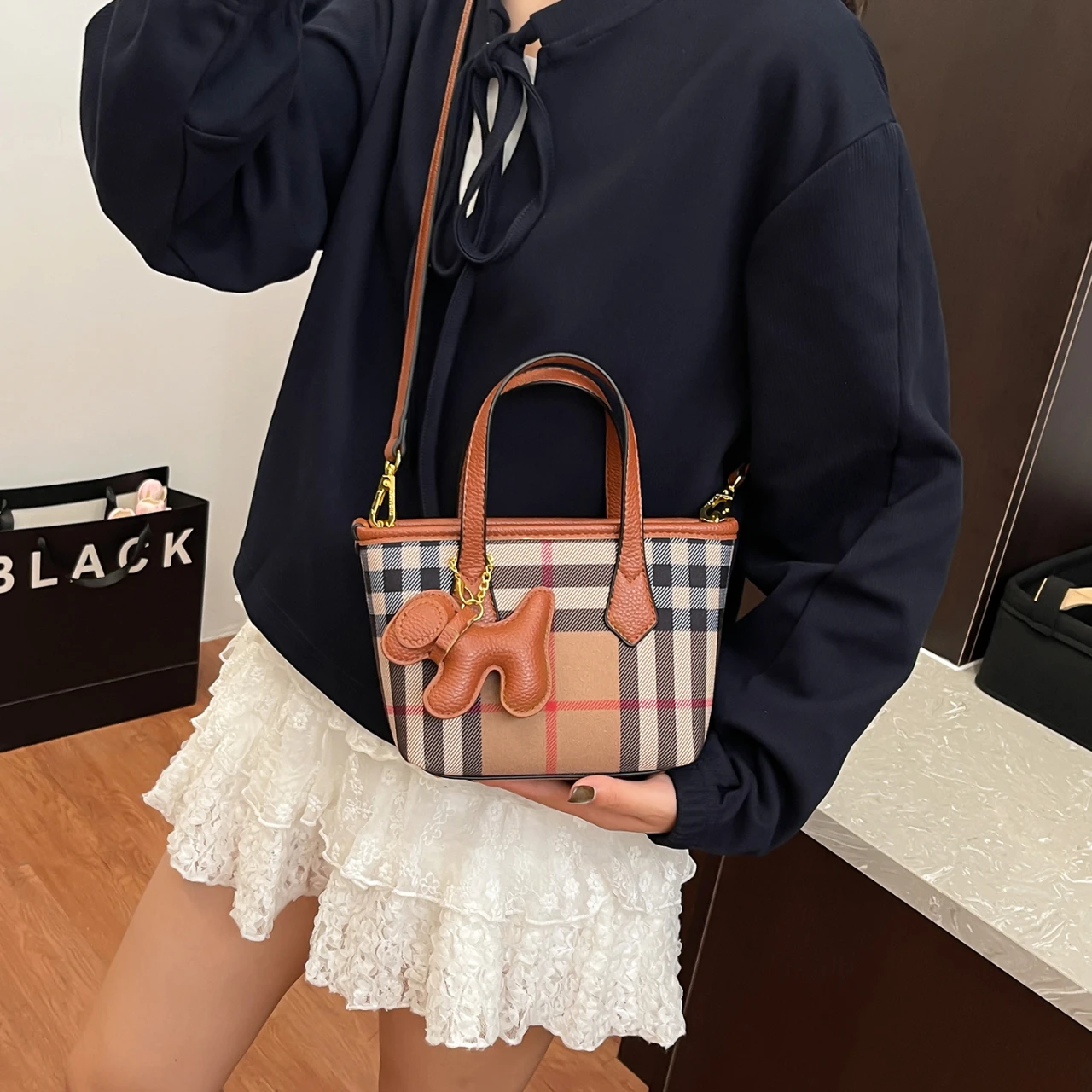 Современно-шикарная новинка 2025 года, женская роскошная брендовая кожаная сумка на плечо, известный дизайнер, повседневная, популярная, простая