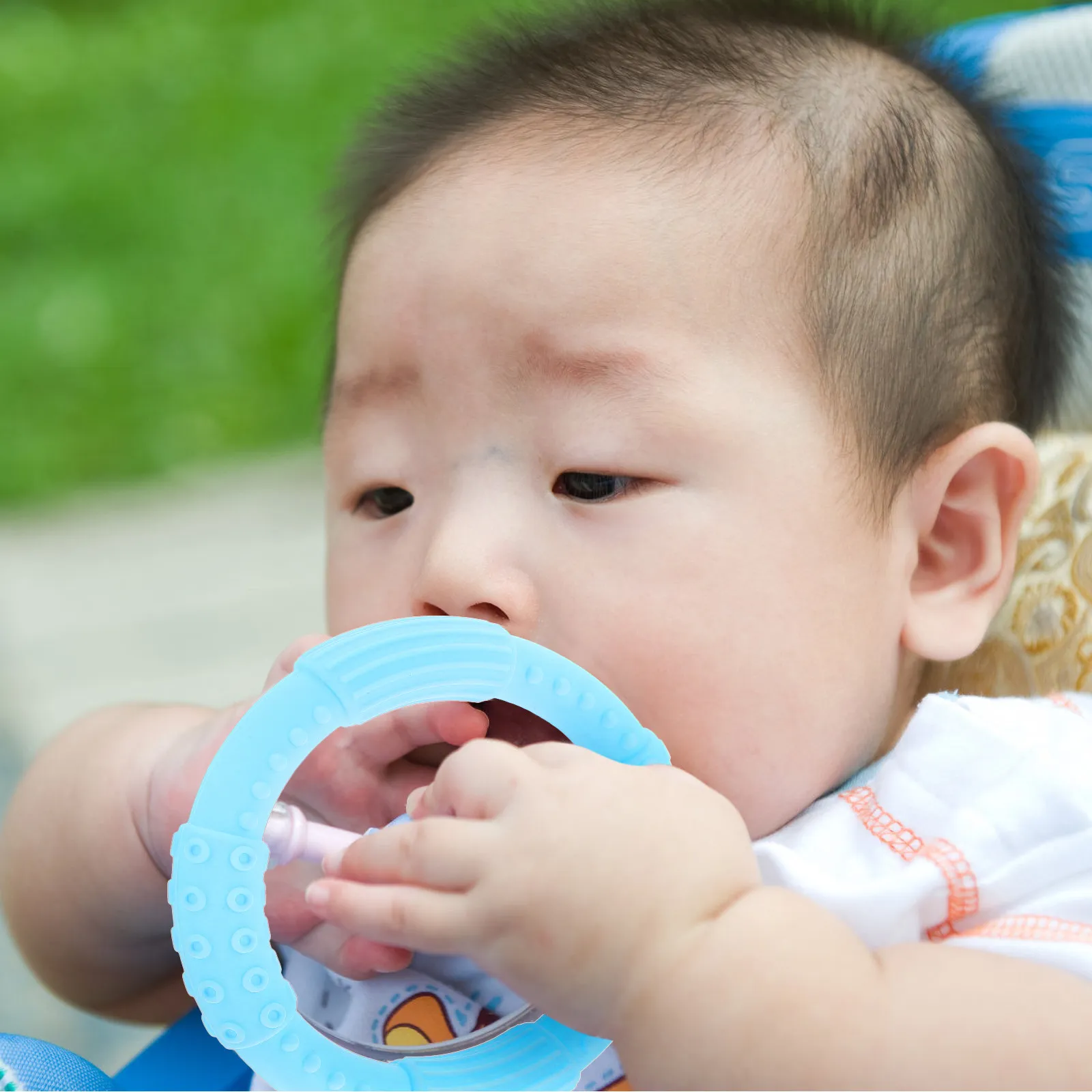 1 pc Baby Silicone Bracelet Teether Round Cartoon Chewable Infant Molar Ring Light Weight Smooth Safe Toddler Teethers Chewing