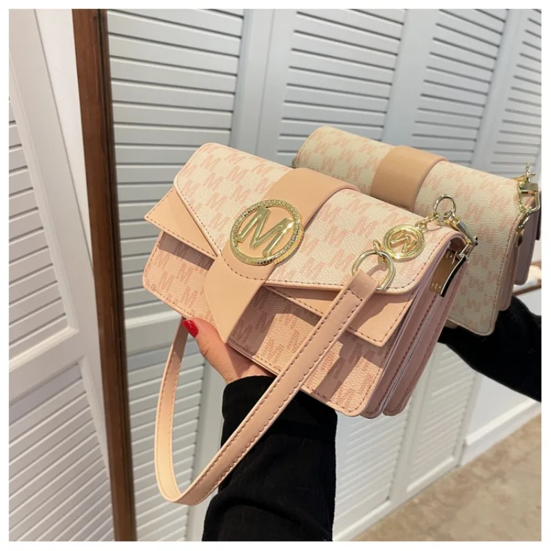 

Women's Daily Bag, Chic Handbag with Compact Structure, Versatile Shoulder Bag for Family Reunion