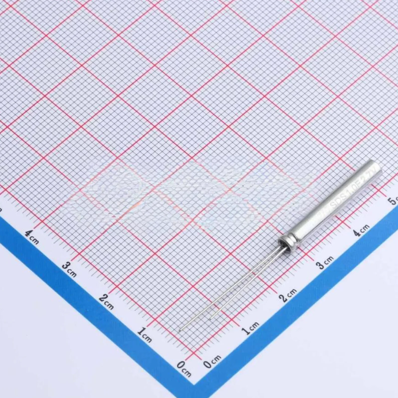 

SDS1.0F2.7V SDS2R7L1050425 Встраиваемый DIP-конденсатор D4xL25мм, НОВЫЙ, Оригинальный, Миниатюрный, 1F, 1000 часов при 70°C ° C -10%~+30% RoHS REACH