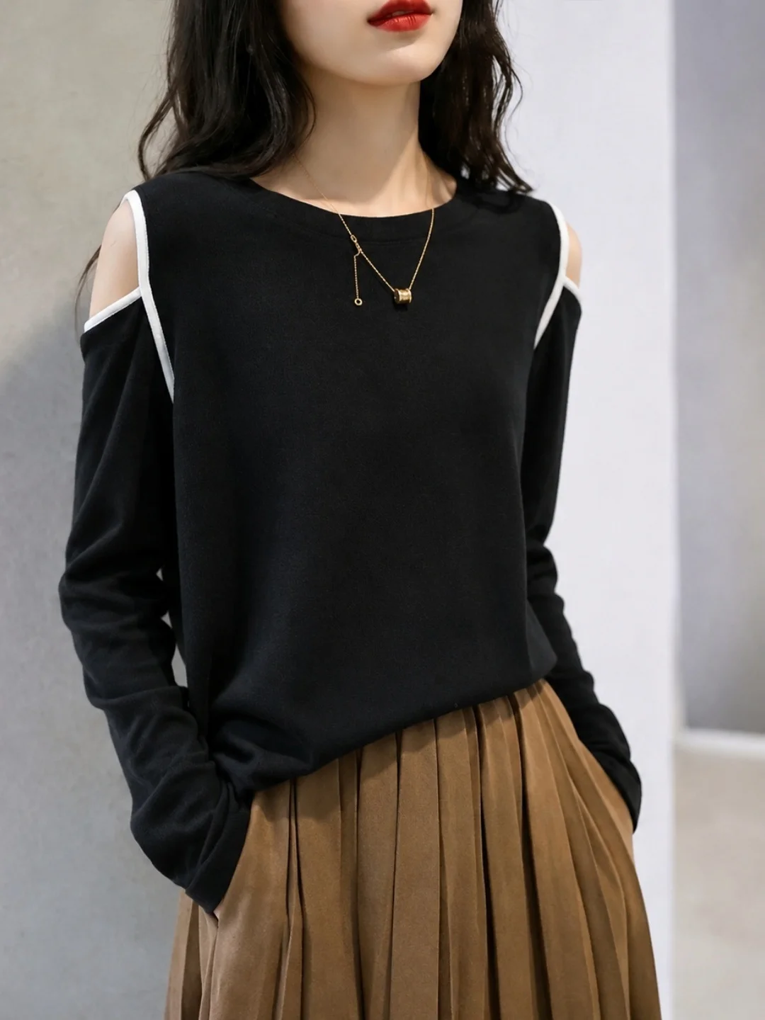 Trendy Korean Style Long Sleeve Color Block Knitwear Shoulder Bared Fashionable Top for Women Soft Comfortable Commute Wear