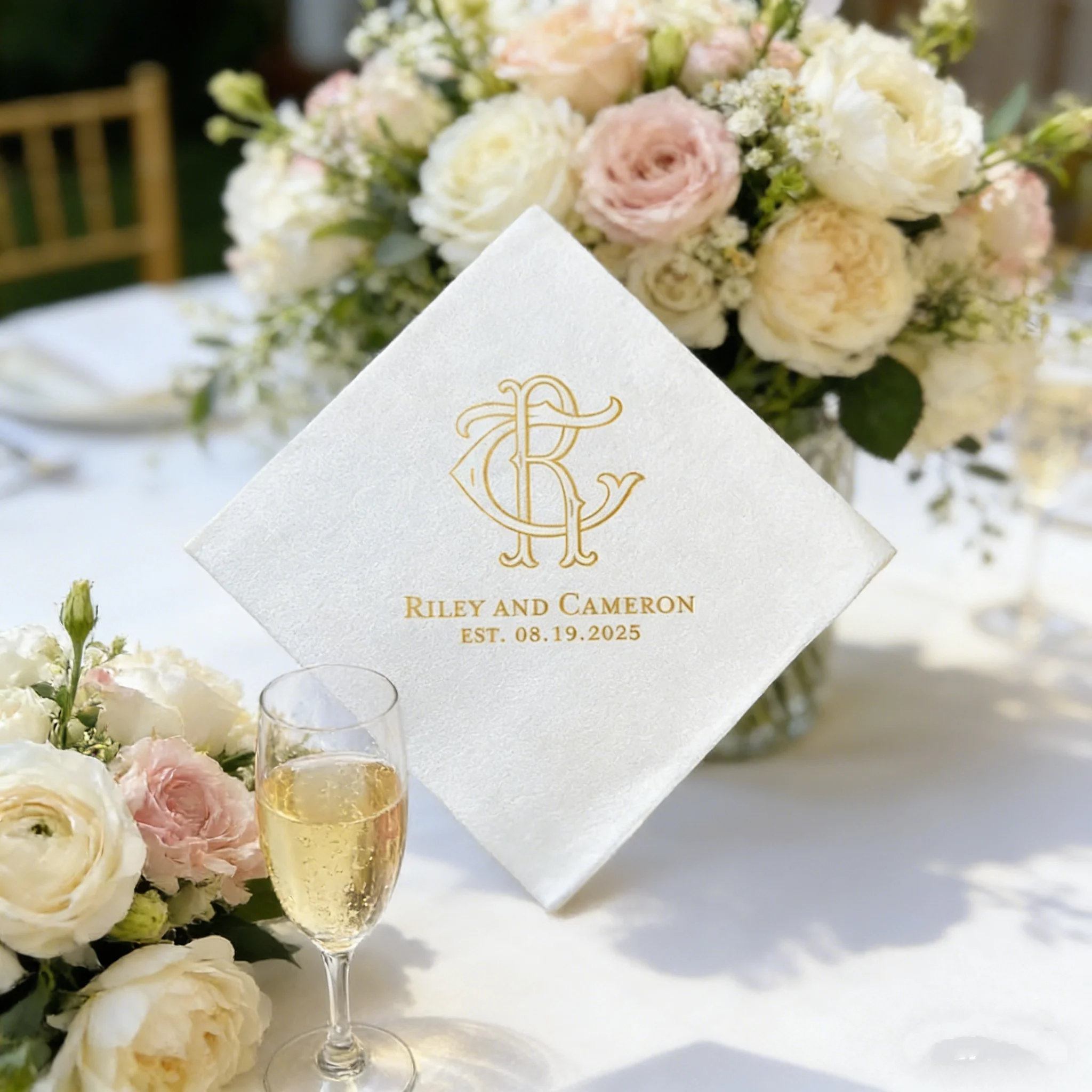 

50 шт. персонализированных свадебных салфеток с монограммой, 5 дюймов, коктейльный размер, с индивидуальной печатью фольгой или чернилами для свадебных вечеринок и подарков на помолвку
