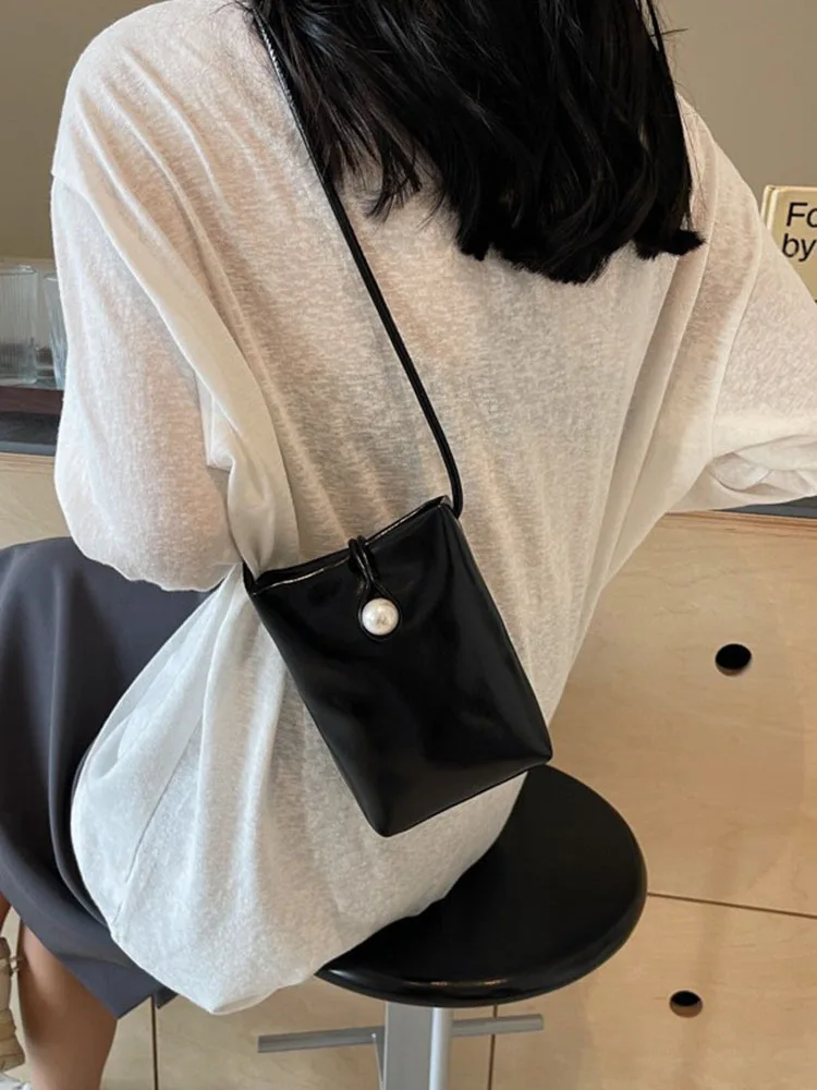 

Trendy Red Mini Messenger Bags Women Spring Summer Simple Solid Color Pearls Shoulder Bag 2026 New Exquisite Mobile Phone Bags