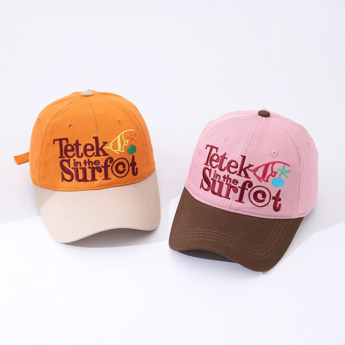 Koreanische mehrfarbige bestickte Baseballkappe mit Buchstaben für Frühling und Sommer, lässiger Sonnenschutz mit baseballförmigem Schirm.