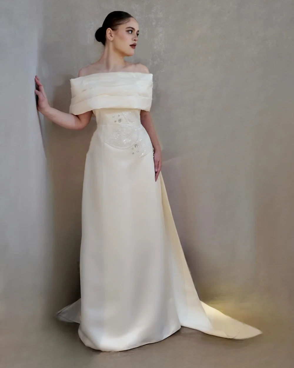 

Customized High Quality Classic Charmeuse Rhinestone Sequined Straight Off-the-shoulder Long Dresses Bespoke Occasion Dresses