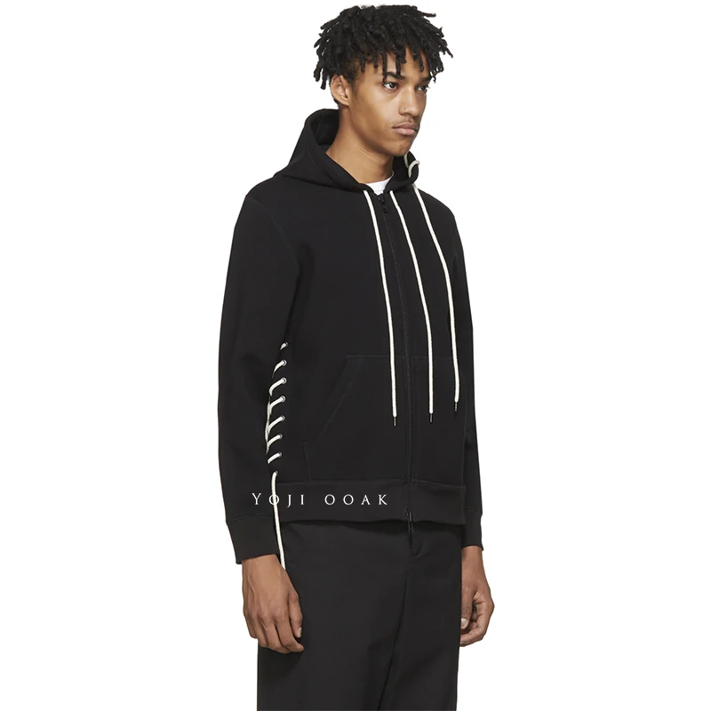 Suéter com capuz de algodão YOJI OOAK O mesmo suéter com capuz é escuro