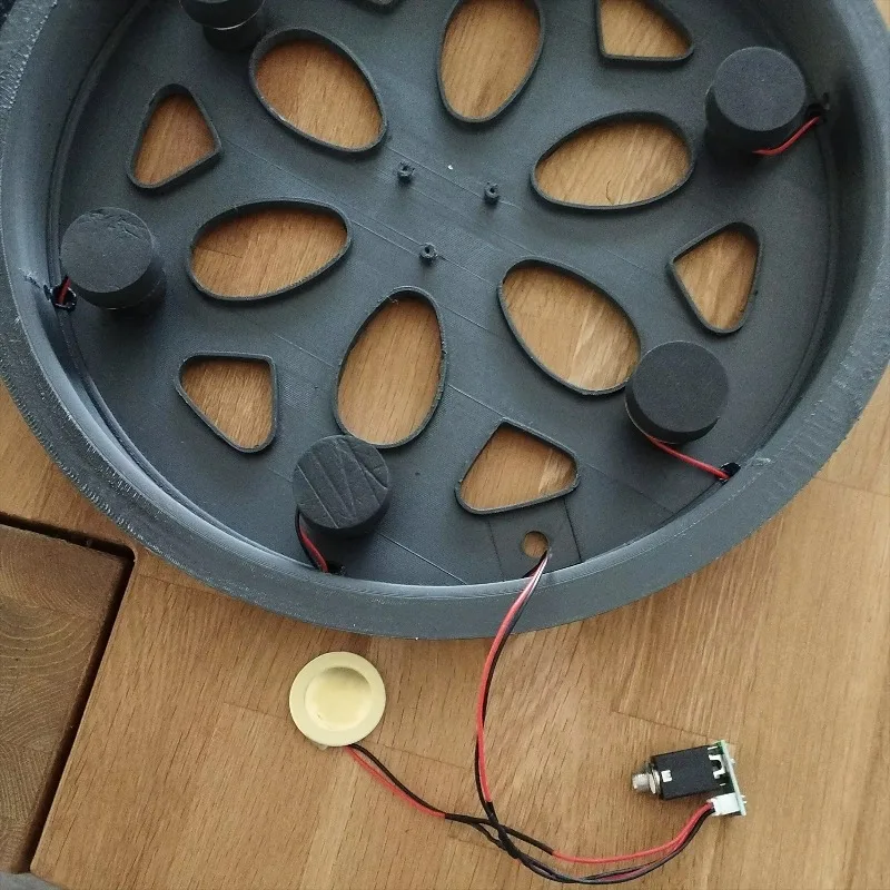アコースティックスネアタムドラムを電子ドラムセットに変えるためのトリガー内蔵インターフェースデュアルドラムトレイプレート