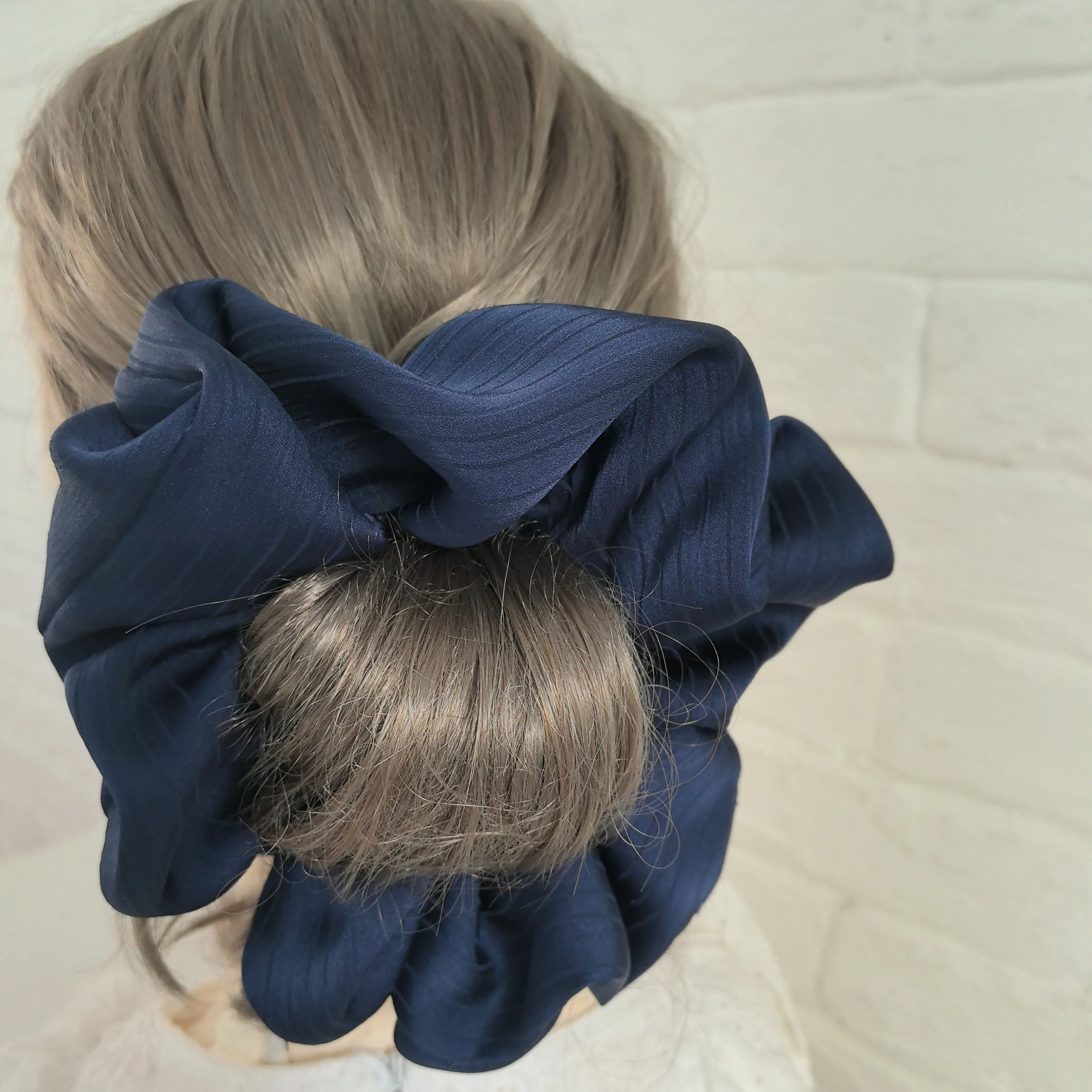 Modische koreanische Haargummis: Übergroße Haarreifen in exquisiter Ausführung – Hochwertiges Haar-Accessoire, das das Haar nicht beschädigt